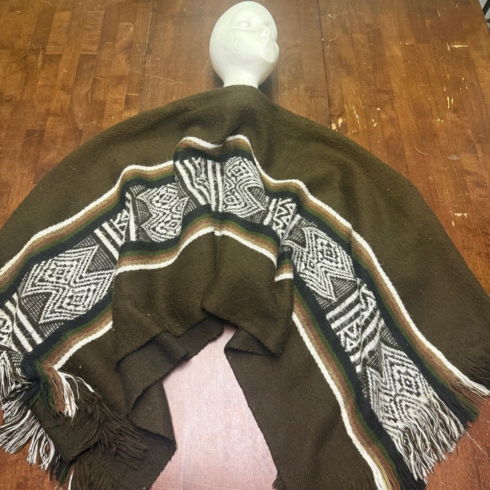 Artesanias Sumak Blanket Poncho Brown Hand Made Wool Ecuador Geometric Fringe